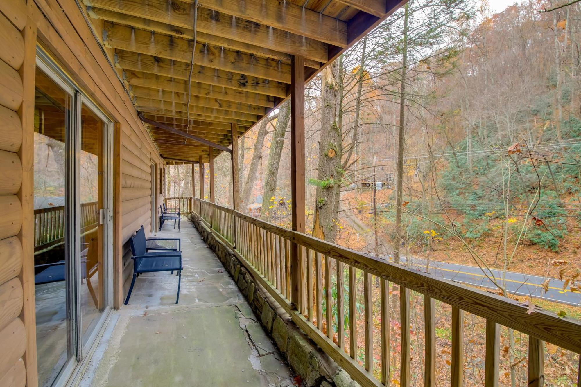 Gatlinburg A-Frame Home With Hot Tub Near Parkway Extérieur photo