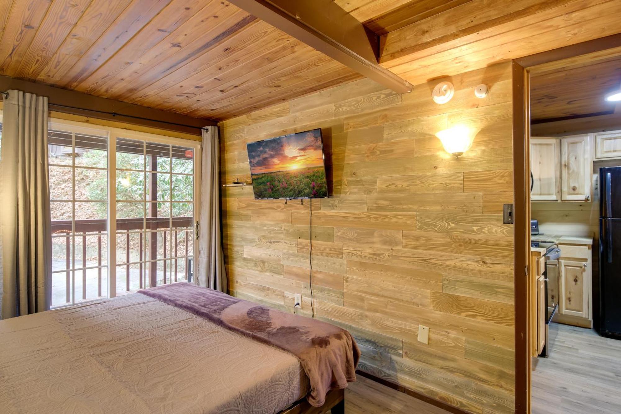 Gatlinburg A-Frame Home With Hot Tub Near Parkway Extérieur photo