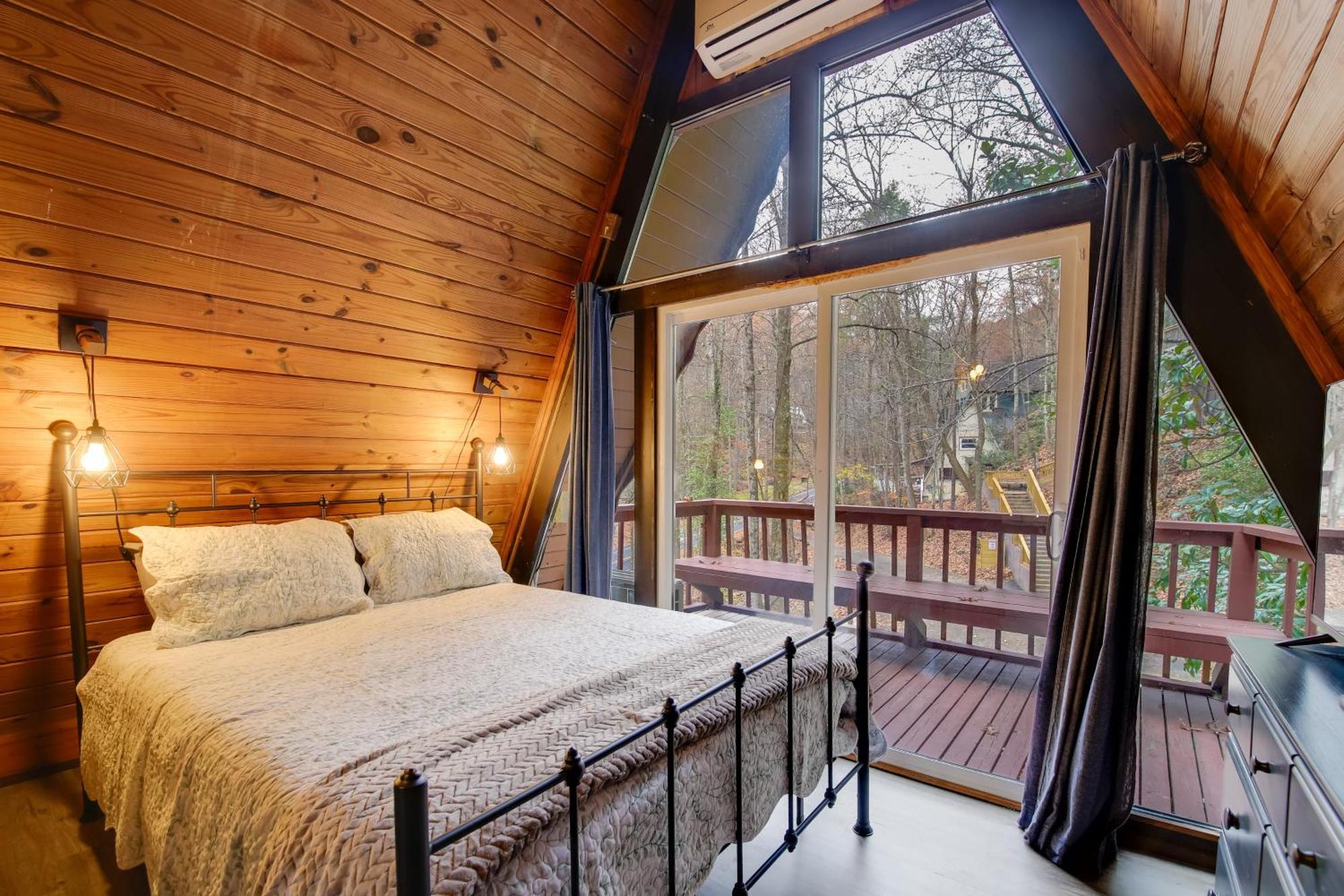 Gatlinburg A-Frame Home With Hot Tub Near Parkway Extérieur photo