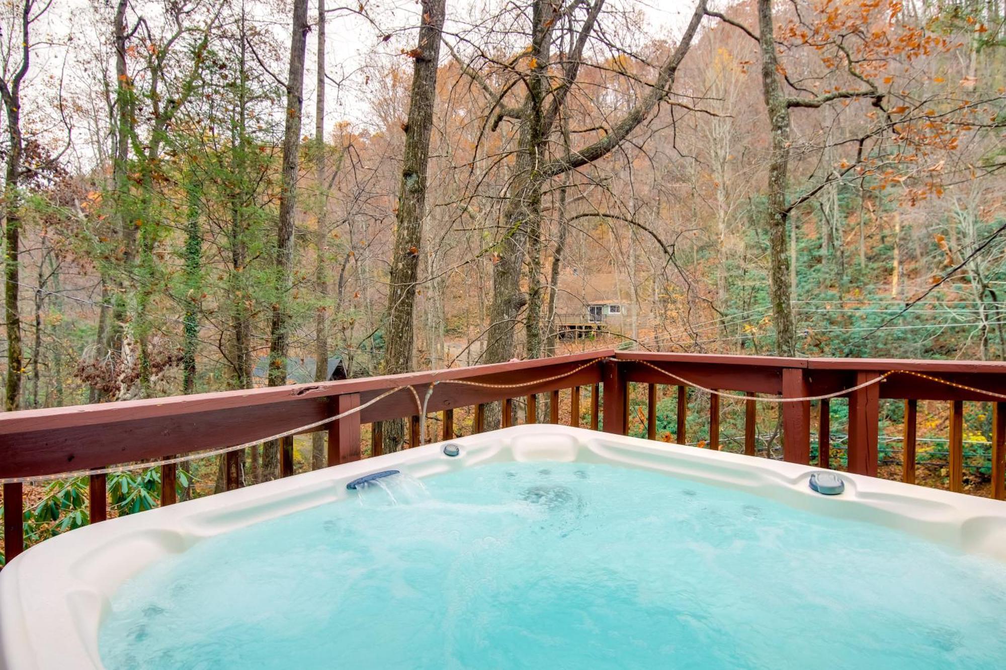 Gatlinburg A-Frame Home With Hot Tub Near Parkway Extérieur photo