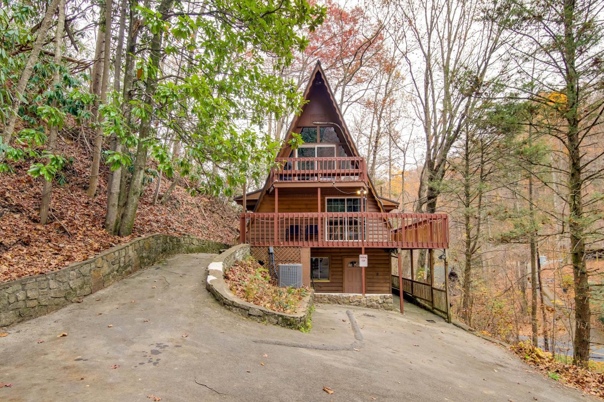 Gatlinburg A-Frame Home With Hot Tub Near Parkway Extérieur photo